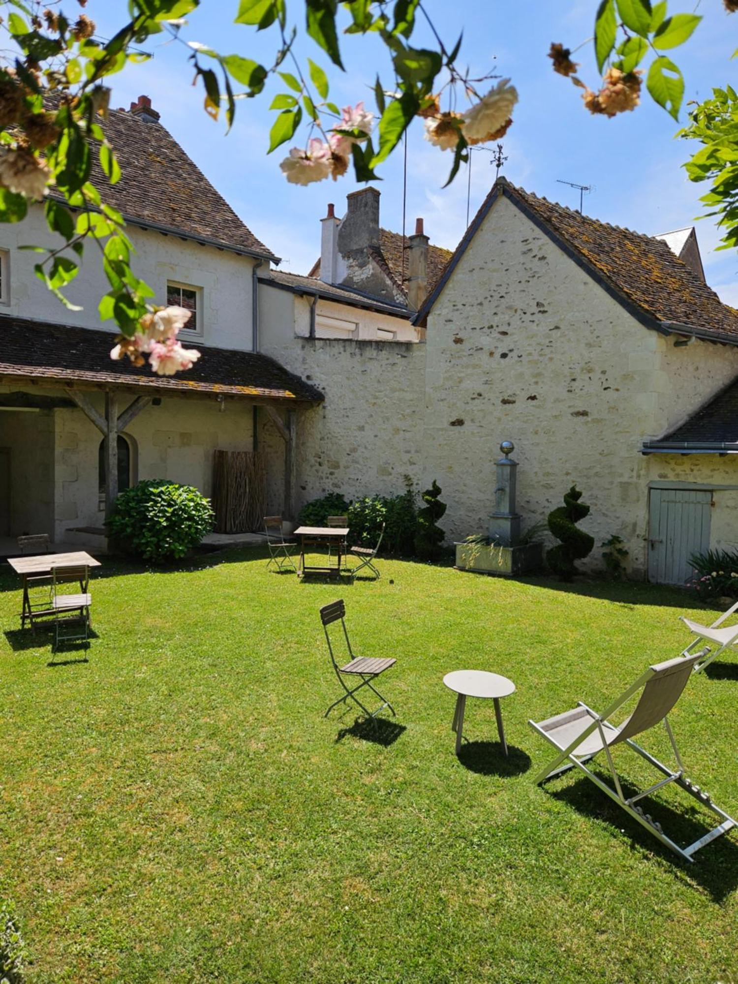 Logis Hotel Restaurant Relais De La Mothe Yzeures-sur-Creuse Exterior photo